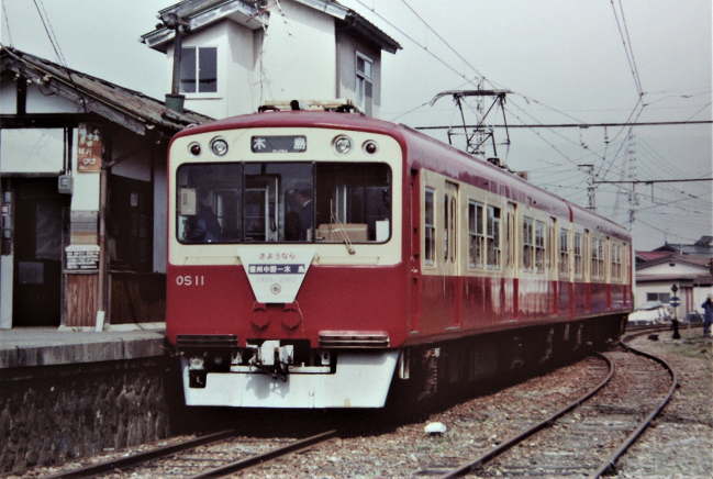 木島線柳沢駅に停車中の10系新OSカー