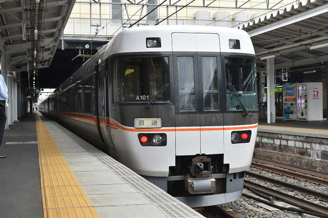 回送幕の特急しなの