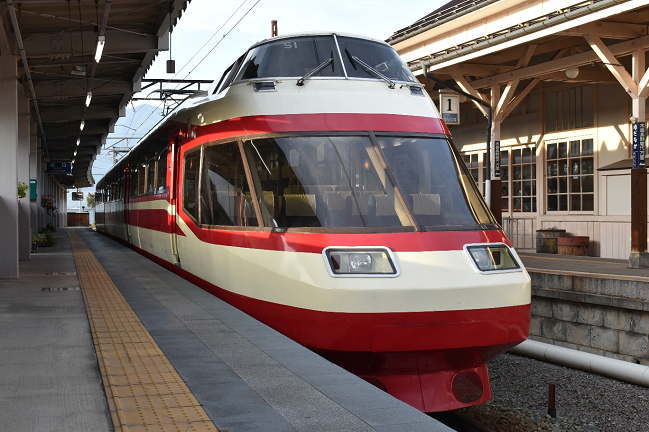 1000系特急「ゆけむり」