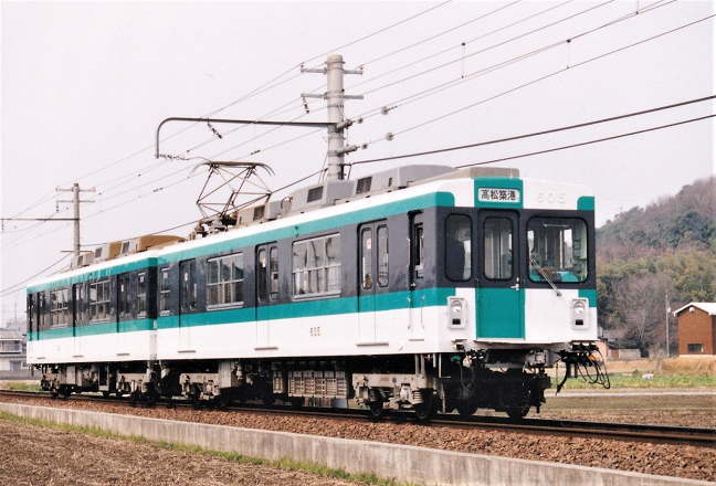 旧「そごう包装紙」カラーの600形(琴電・2000年)