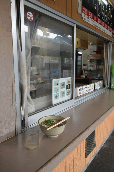 鳥栖駅の中央軒のうどん屋