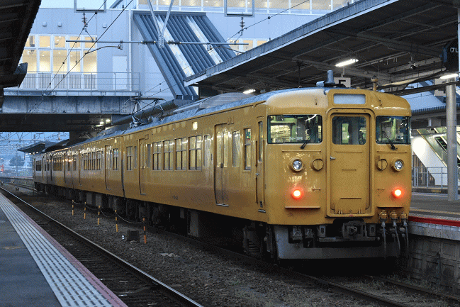 新山口を発着する１１５系３０００番台