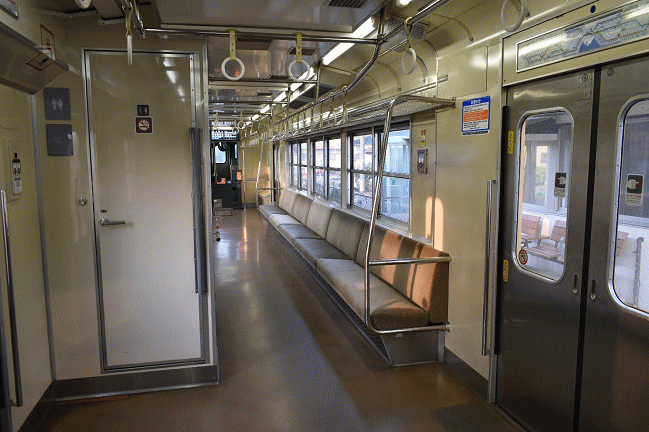 123系の車内