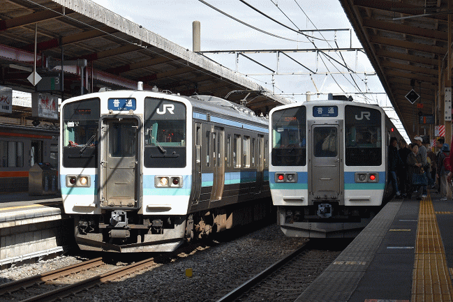 塩尻駅の211系6連の松本行