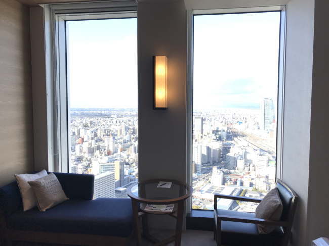 名古屋プリンスホテルスカイタワーの窓辺