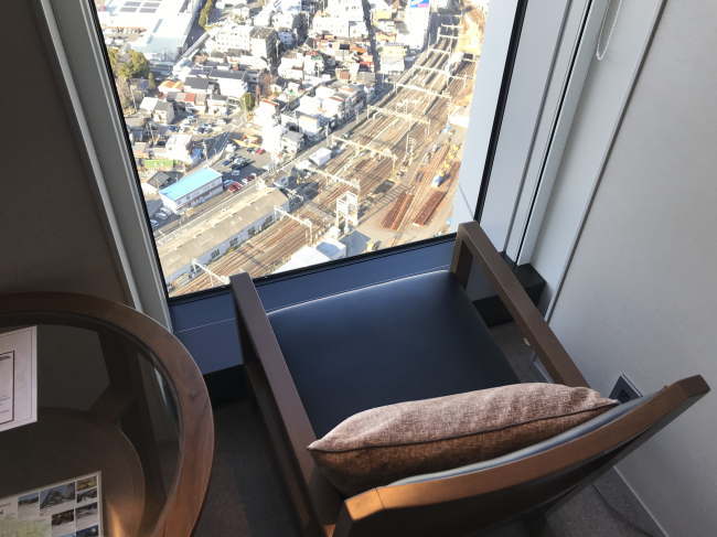 名古屋プリンスホテルスカイタワーの窓の下の景色