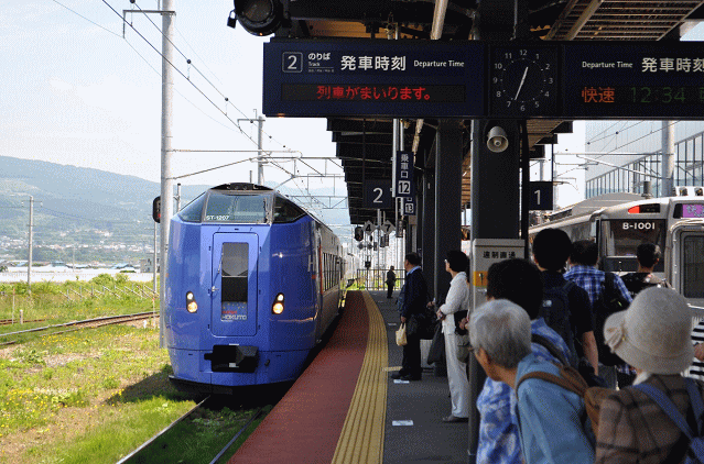 スーパー北斗、新函館北斗駅にて