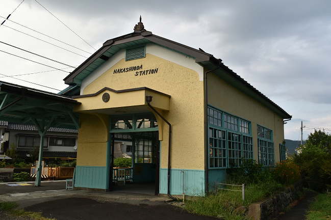 中塩田駅の駅舎