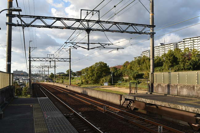 美加の台駅ホームの大阪側