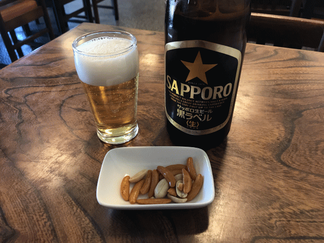 根室駅の蕎麦屋の北然仁でビール