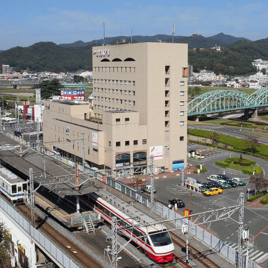 東武伊勢崎線のトレインビュー、ニューミヤコホテル足利本館