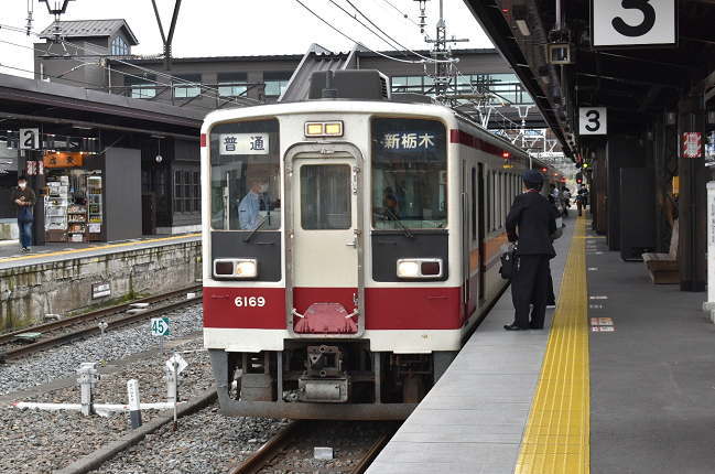 6050型の普通列車