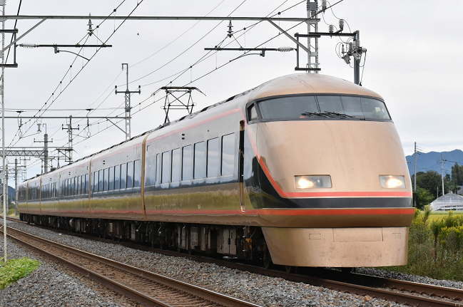 100系「日光詣スペーシア」編成