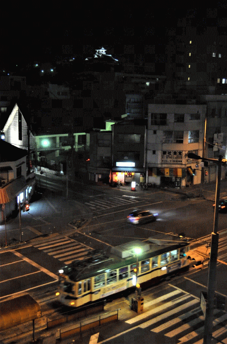 オリエントホテル高知から見たとさでん交通のトレインビュー