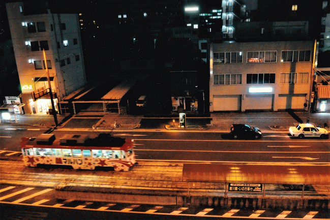 オリエントホテル高知から見たとさでん交通のトレインビュー