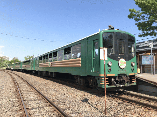 塘路駅に停車した釧路湿原ノロッコ号
