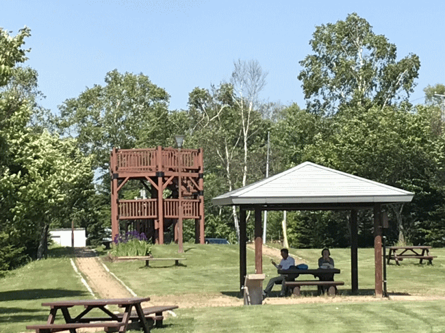 塘路駅前の展望台