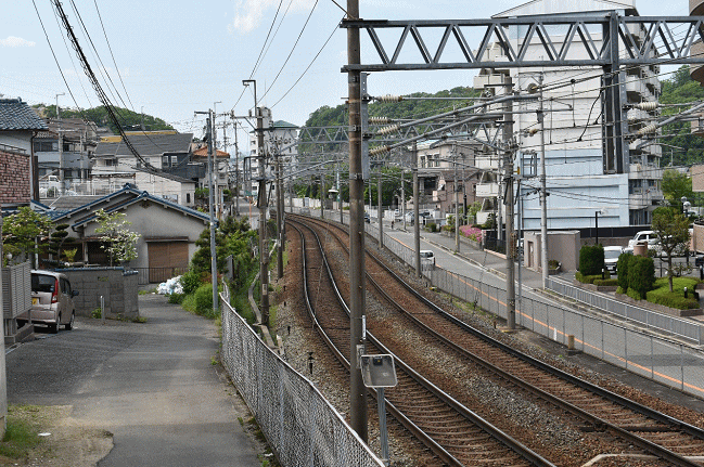 滝山駅改札口から鴬の森駅方面へ200ｍほど北上した撮影地