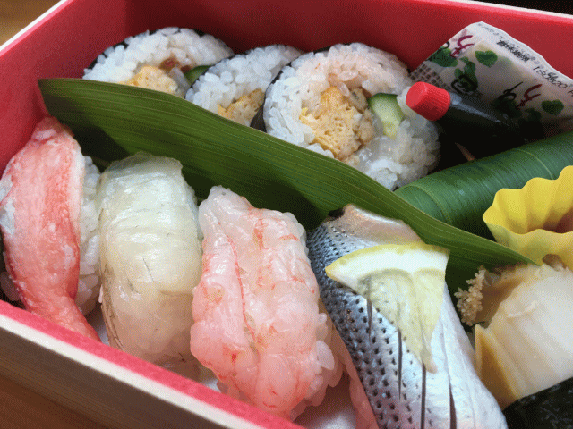 のと里山里海号ゆったりコース・すし御膳の握り寿司