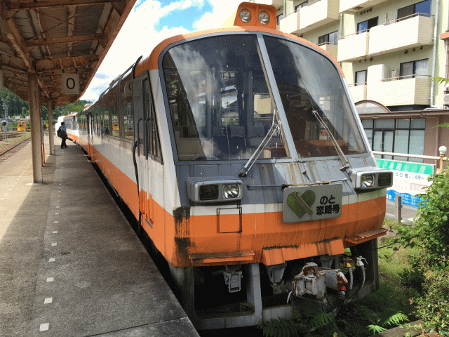 のと鉄道「のと恋路」号の現状（穴水駅にて）