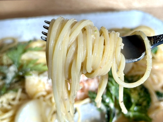 ズワイガニとカブ春菊のトマトクリームパスタ