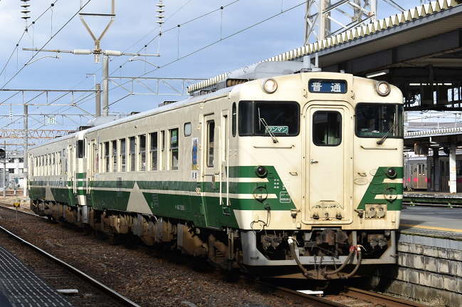 秋田駅の男鹿線キハ40
