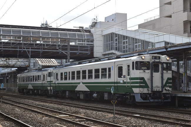 男鹿行1133D列車のキハ40