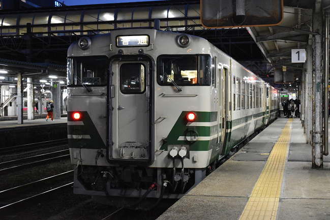 秋田に到着した男鹿線のキハ40