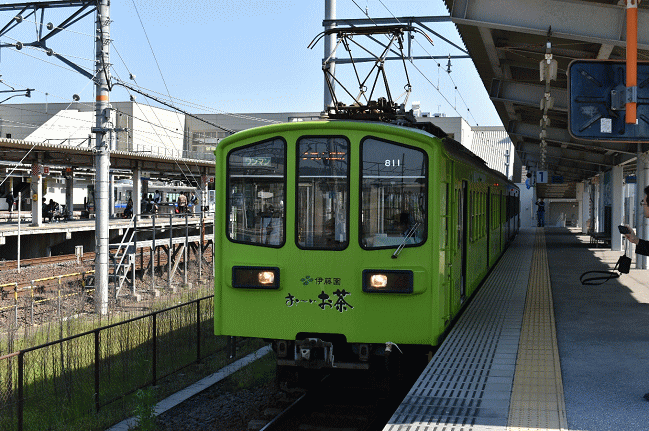 近江鉄道の伊藤園のラッピング車両