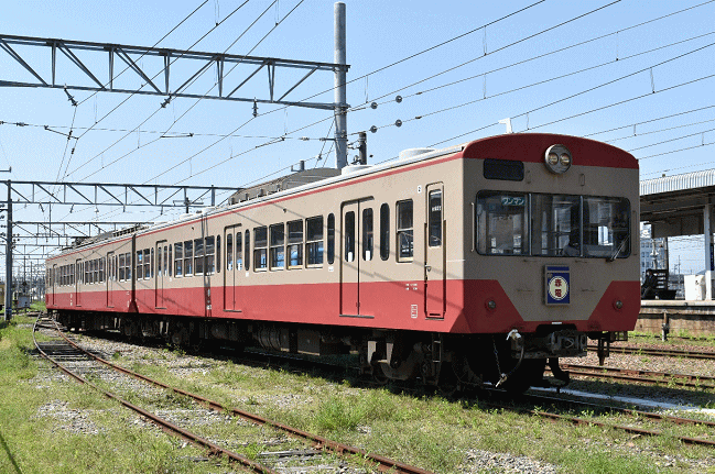 近江鉄道の820系「赤電」