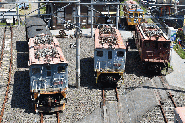 彦根駅自由通路から撮影した「近江鉄道ミュージアム」のED14