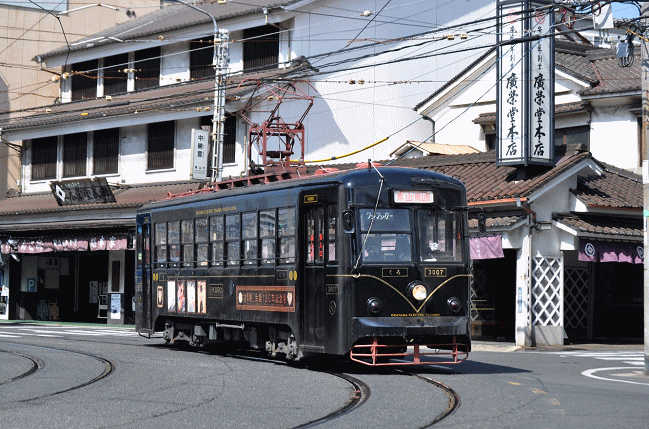 3007号「KURO」が中納言電停を発車