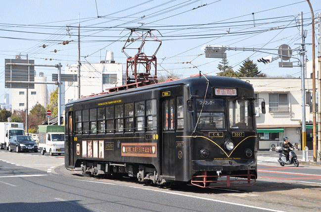 岡山電気軌道の3007号「KURO」