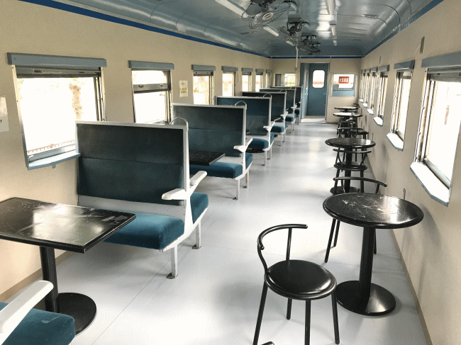 ルゴーサエクスプレス「サロン語らいの舎」の車内