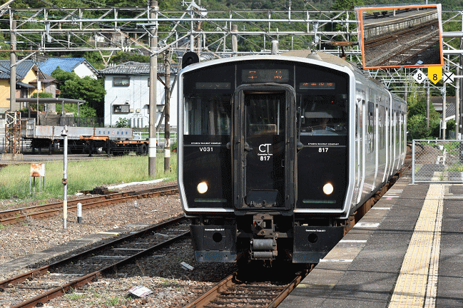 有田駅にて817系2連ワンマン