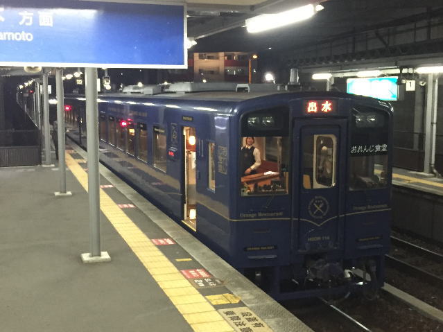 新八代駅に到着したおれんじ食堂第三便