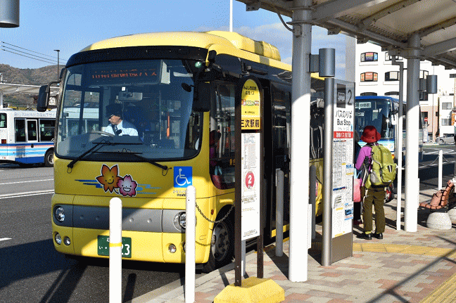 三次市街のコミュニティバス「くるるん」