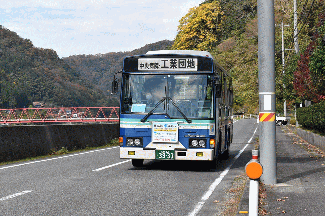 三次工業団地行の備北交通バス