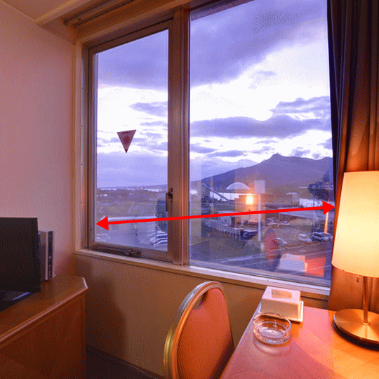 プラザホテルむつの客室(シングル)から見た大湊線