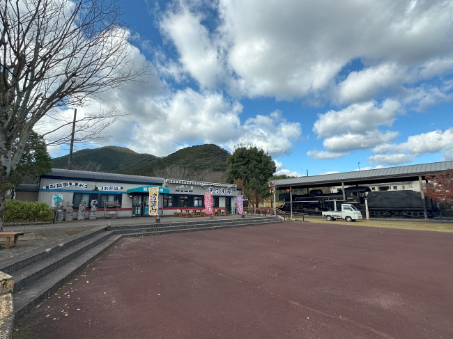 観光SL会館ぽっぽ亭の外観