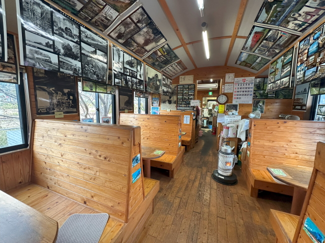 観光SL会館ぽっぽ亭の食堂の店内