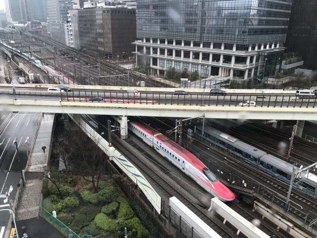 京王プレッソイン大手町から見た鉄道の景色