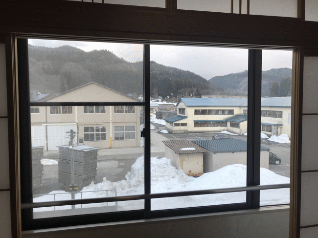 クウィンス森吉の部屋の窓