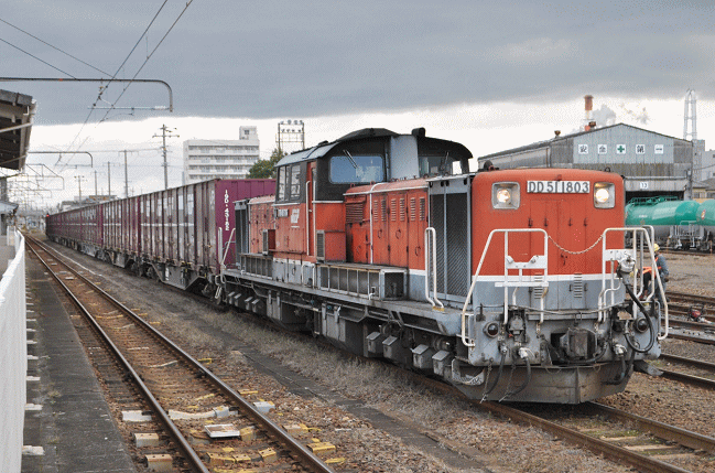 10：52発の南四日市行8081列車（四日市駅）