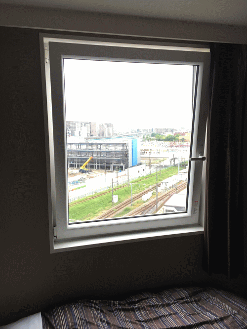 ホテルルートイン海老名駅前の窓