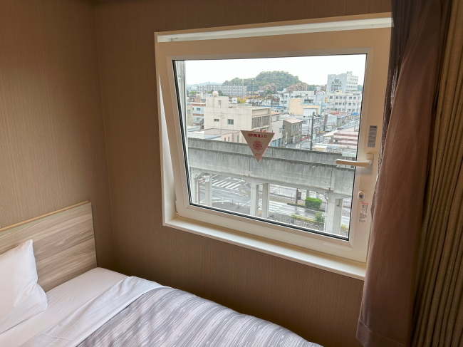 ホテルルートイン倉敷水島の窓際の様子