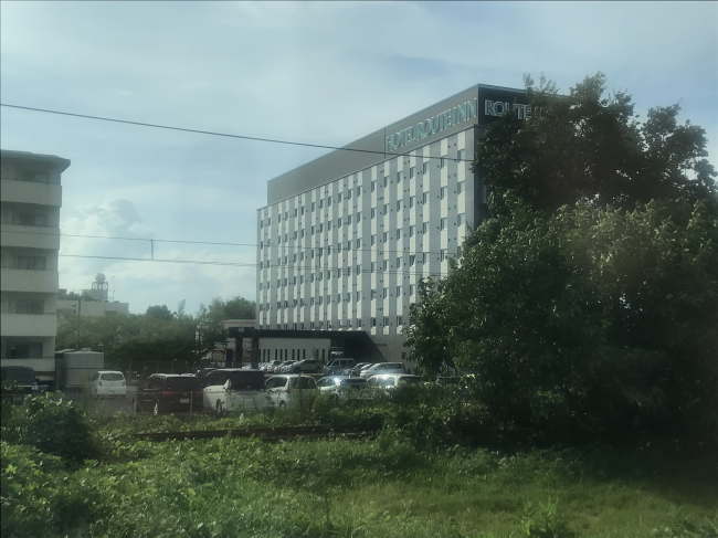 山陰本線から見たホテルルートイン米子