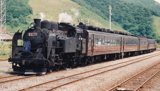 留萌駅で撮影した「SLすずらん号」(2000年7月)