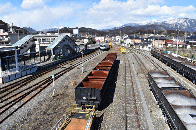 大船渡線ホーム、三陸鉄道ホームと岩手開発鉄道の盛駅