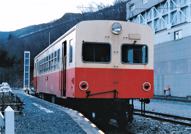 岩手石橋駅に停車中のキハ202